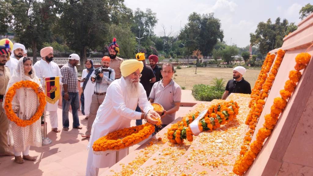 Cabinet Minister Gurmeet Singh Khuddian Pays Tribute to Martyrs at Gurdwara Saragarhi Sahib